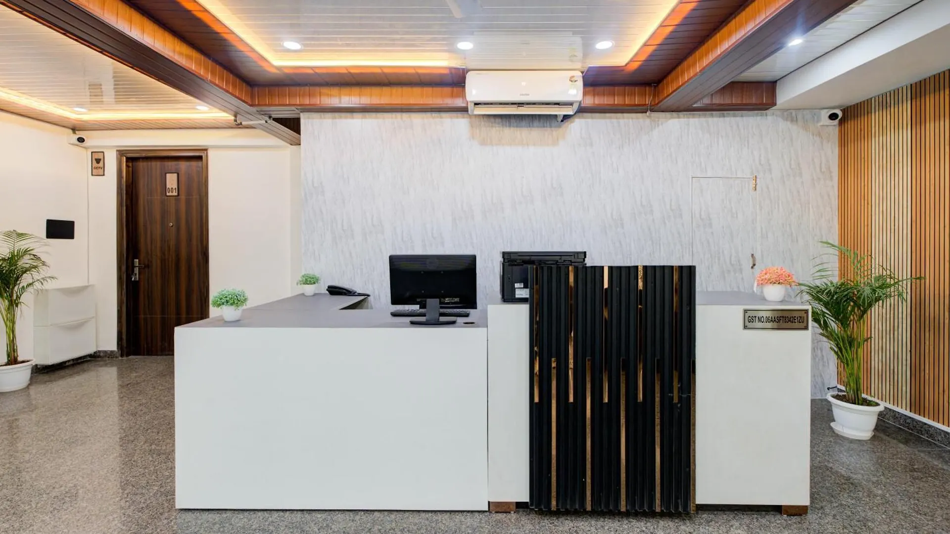The Empire Studioz Hotel Golf Course Road Studio With Kitchen & Balcony One Horizon Center Paras Hospital Cyber City Gurgaon