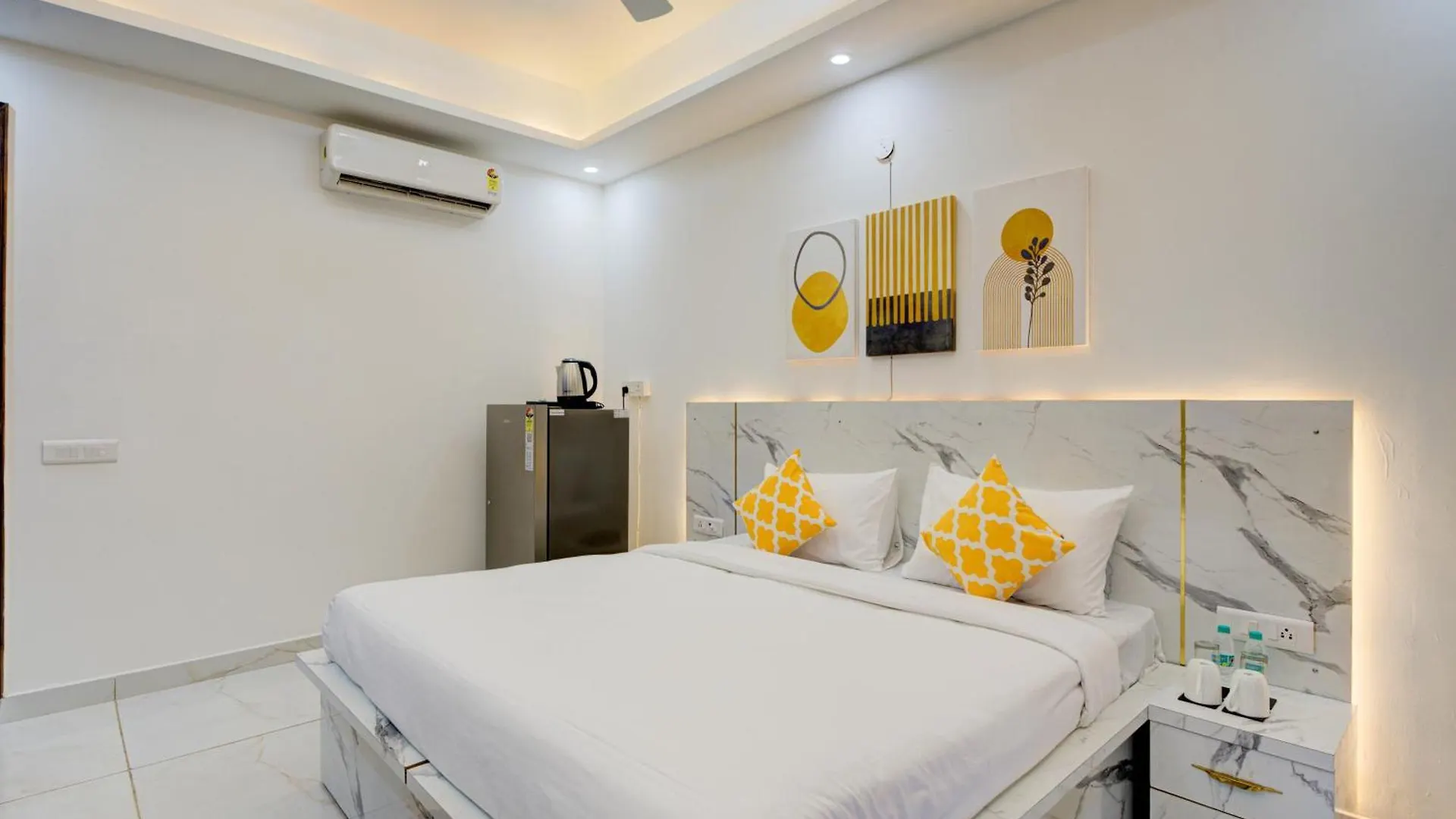 The Empire Studioz Hotel Golf Course Road Studio With Kitchen & Balcony One Horizon Center Paras Hospital Cyber City Gurgaon