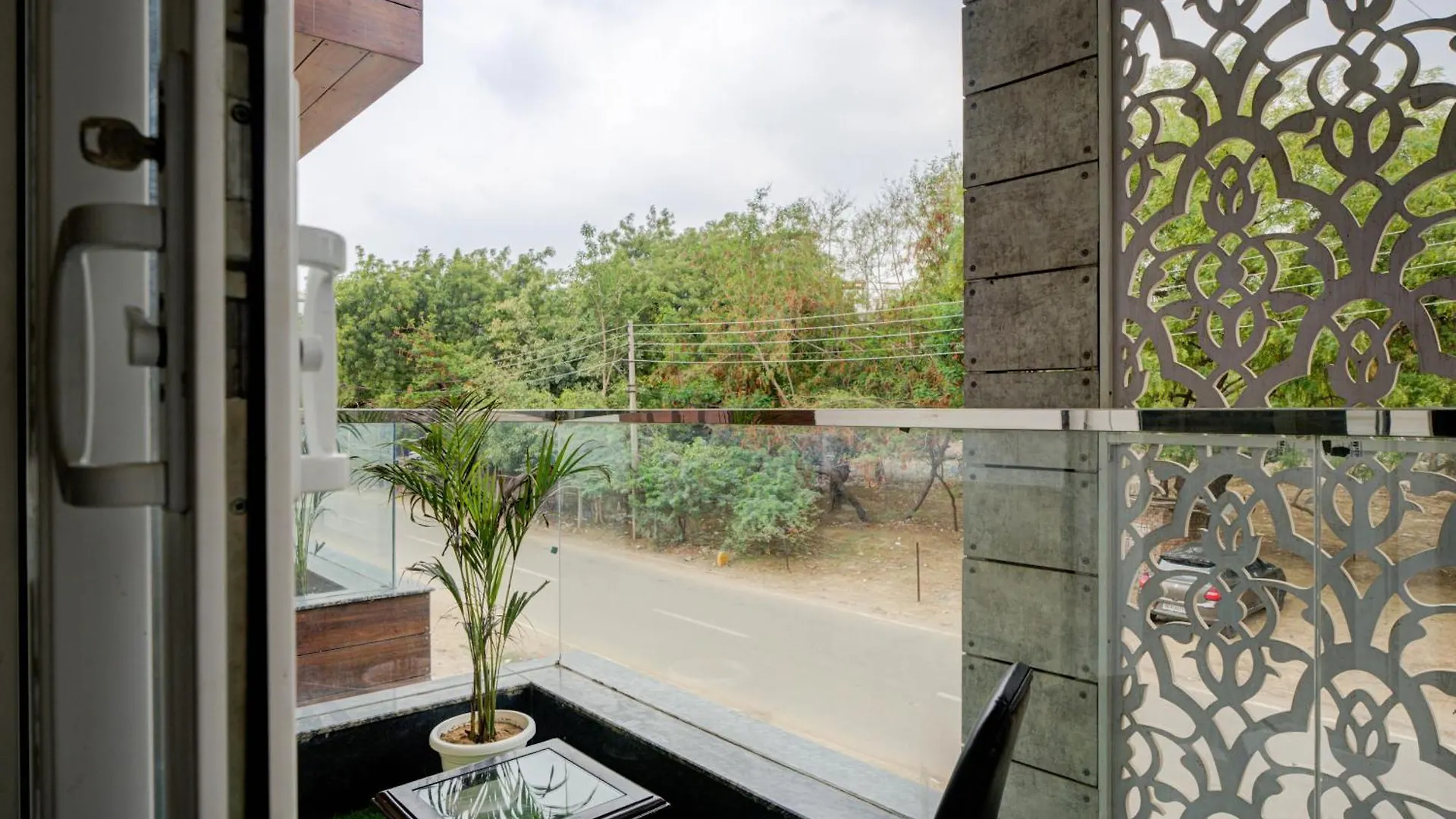 The Empire Studioz Hotel Golf Course Road Studio With Kitchen & Balcony One Horizon Center Paras Hospital Cyber City Gurgaon