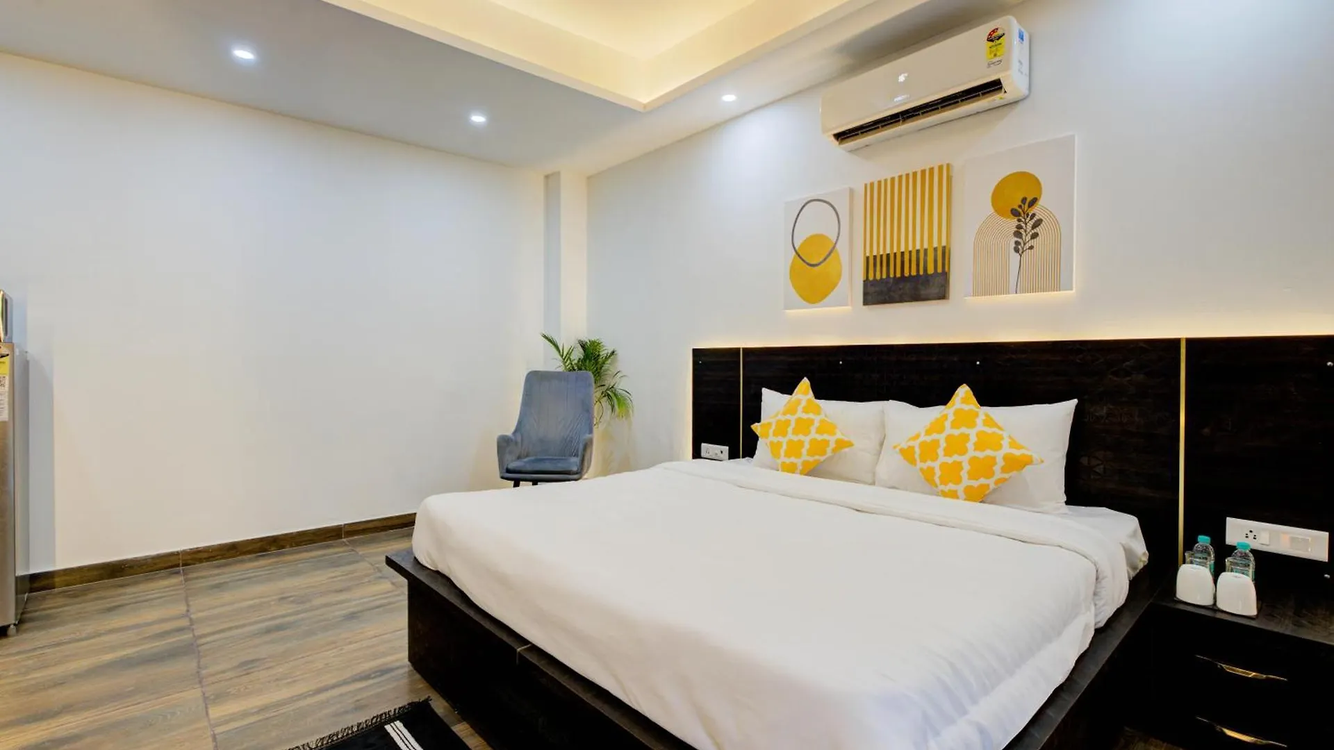 ***  The Empire Studioz Hotel Golf Course Road Studio With Kitchen & Balcony One Horizon Center Paras Hospital Cyber City Gurgaon India