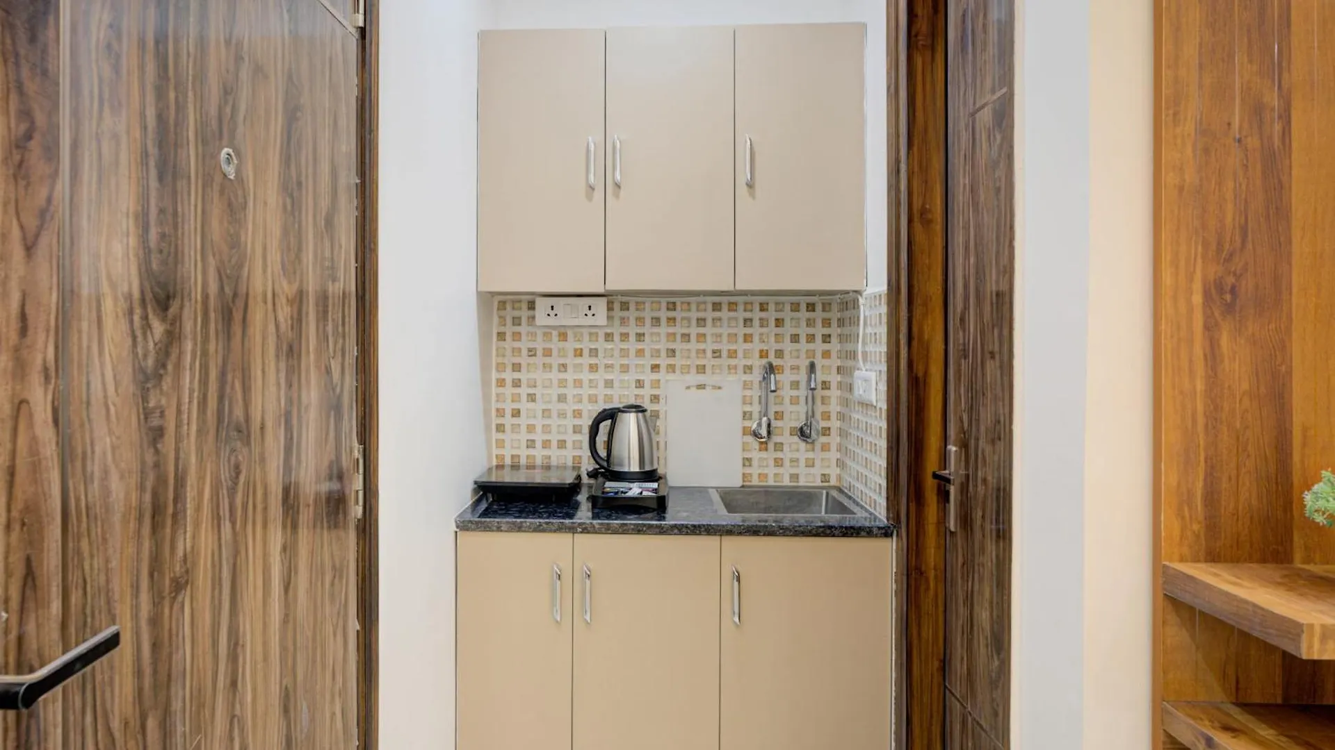 The Empire Studioz Hotel Golf Course Road Studio With Kitchen & Balcony One Horizon Center Paras Hospital Cyber City Gurgaon