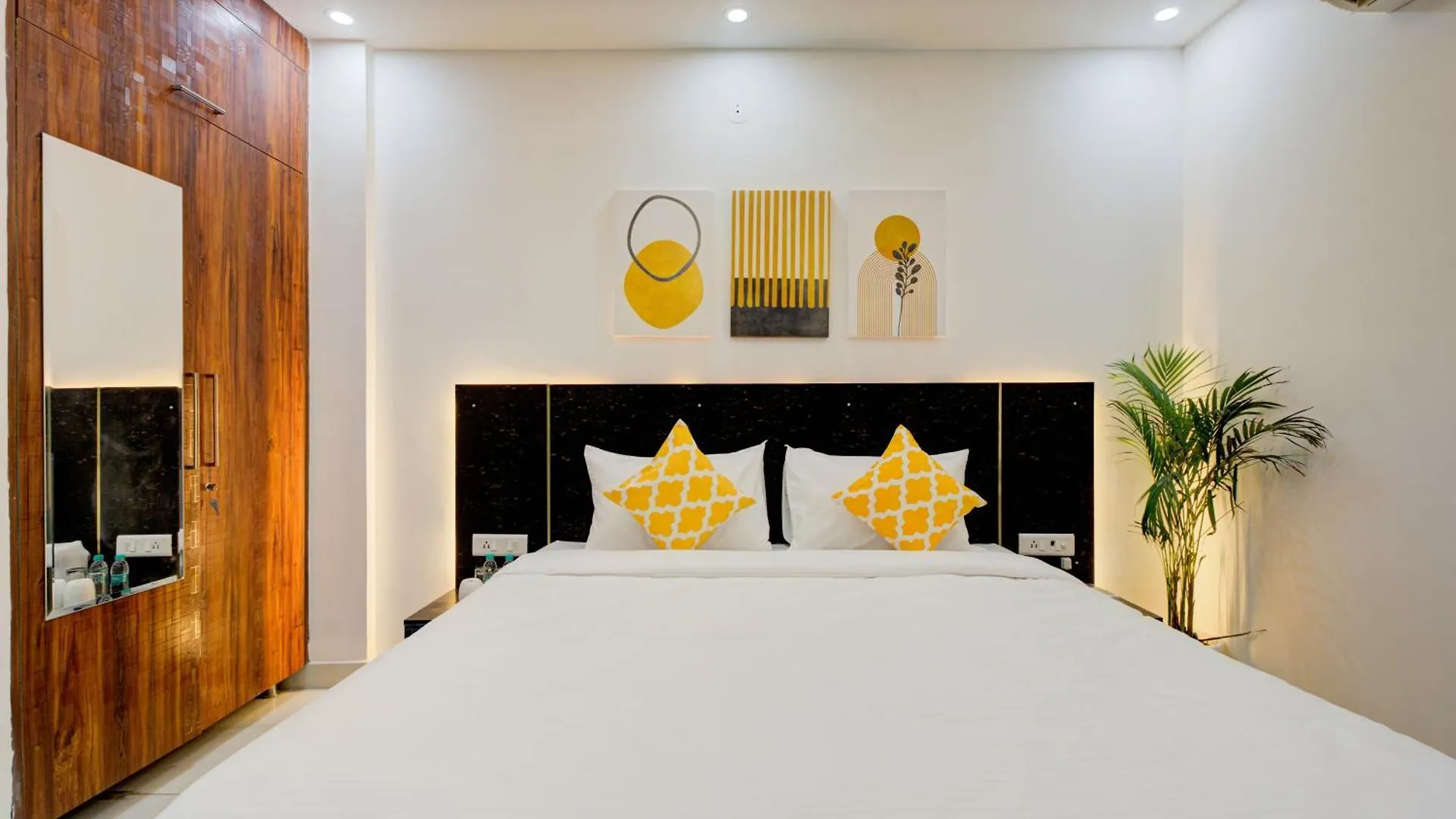 The Empire Studioz Hotel Golf Course Road Studio With Kitchen & Balcony One Horizon Center Paras Hospital Cyber City Gurgaon