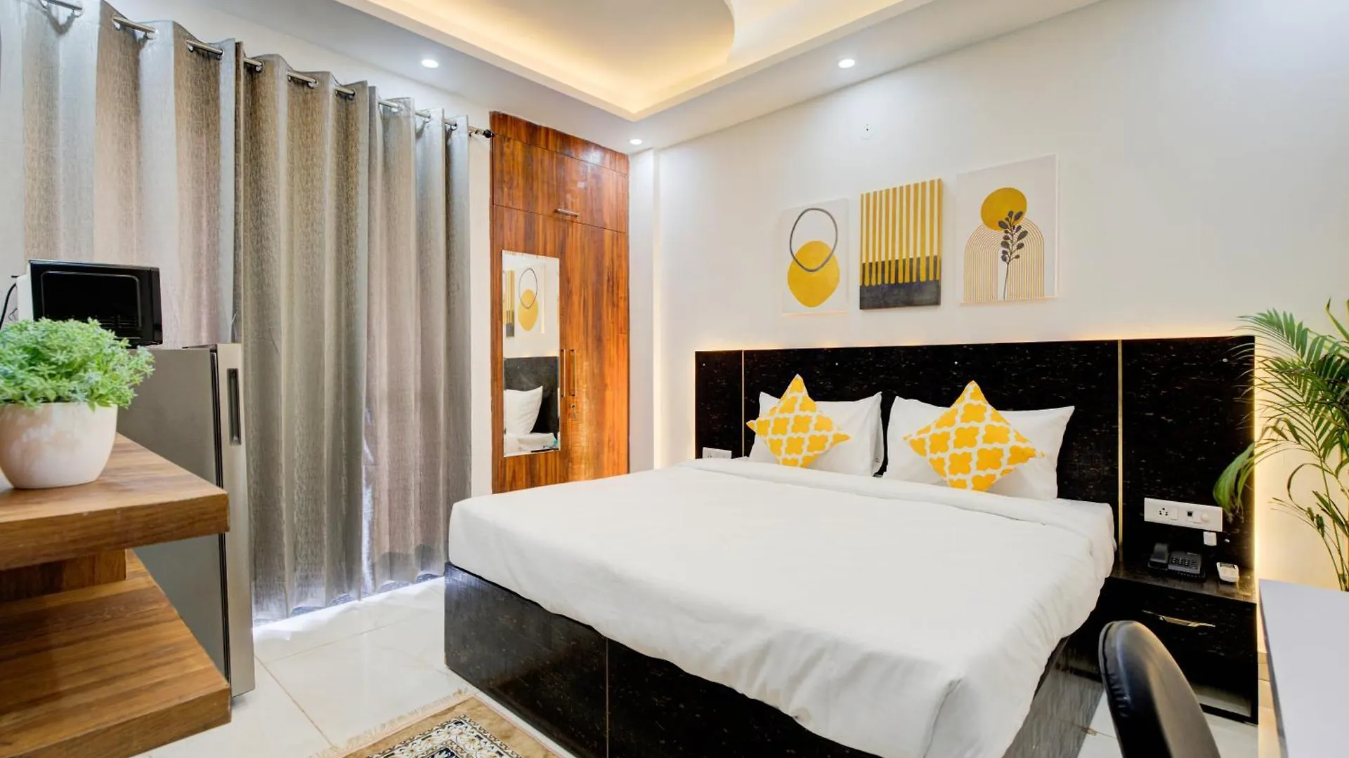 The Empire Studioz Hotel Golf Course Road Studio With Kitchen & Balcony One Horizon Center Paras Hospital Cyber City Gurgaon