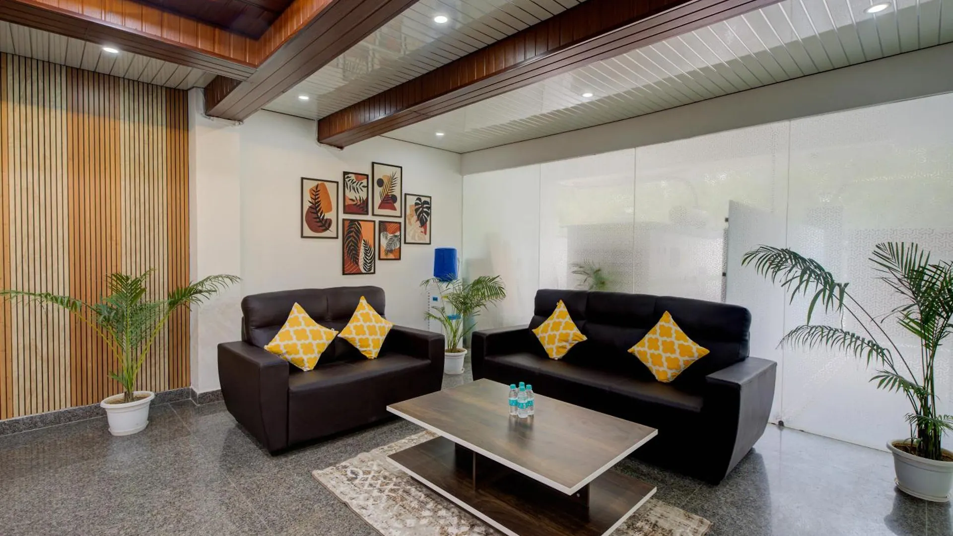 The Empire Studioz Hotel Golf Course Road Studio With Kitchen & Balcony One Horizon Center Paras Hospital Cyber City Gurgaon 3*,