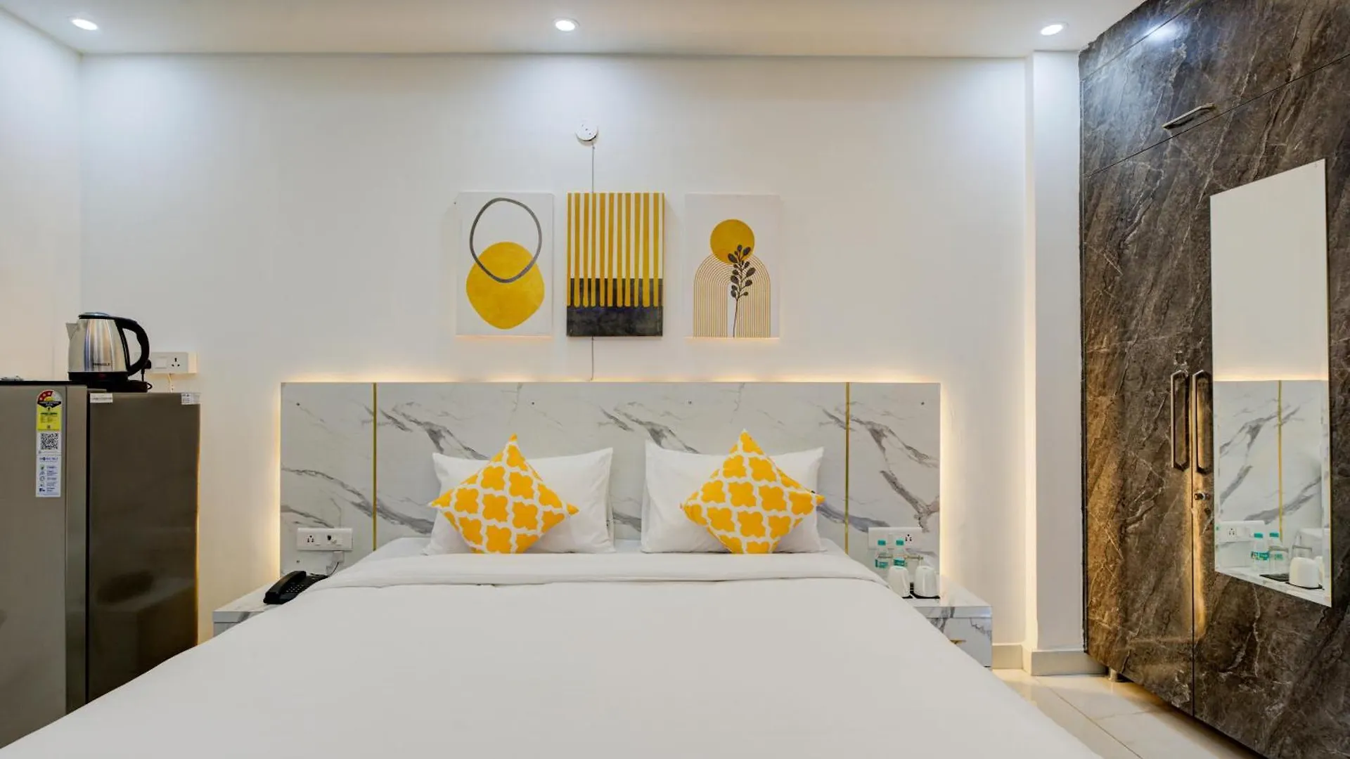 The Empire Studioz Hotel Golf Course Road Studio With Kitchen & Balcony One Horizon Center Paras Hospital Cyber City Gurgaon