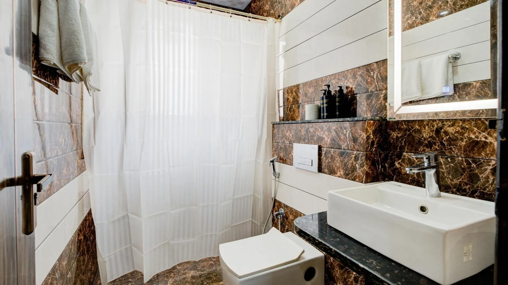 The Empire Studioz Hotel Golf Course Road Studio With Kitchen & Balcony One Horizon Center Paras Hospital Cyber City Gurgaon 3*,  India