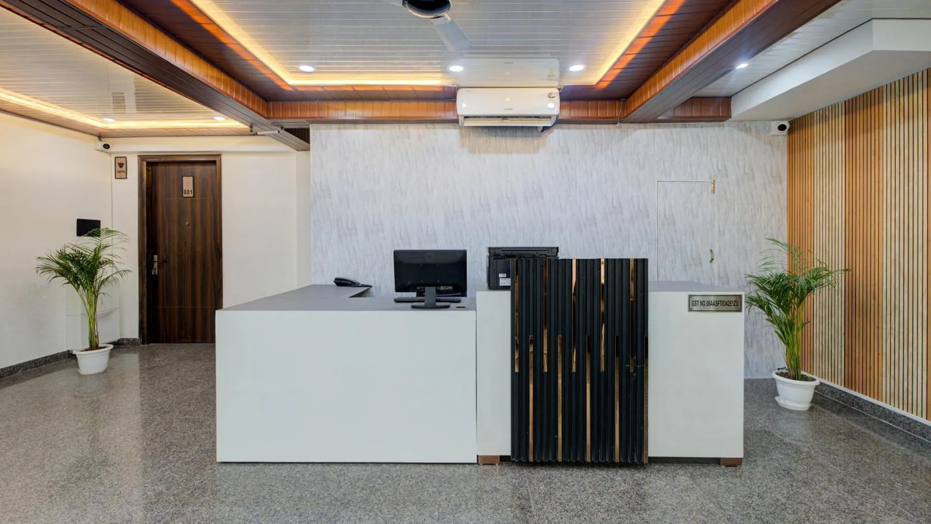 The Empire Studioz Hotel Golf Course Road Studio With Kitchen & Balcony One Horizon Center Paras Hospital Cyber City Gurgaon